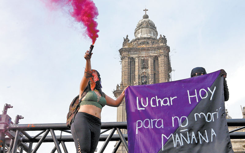 La movilización comenzó a las 14 horas y culminó por la tarde-noche en el Zócalo capitalino. (Nelly Salas #SinEllasNuncaMás)