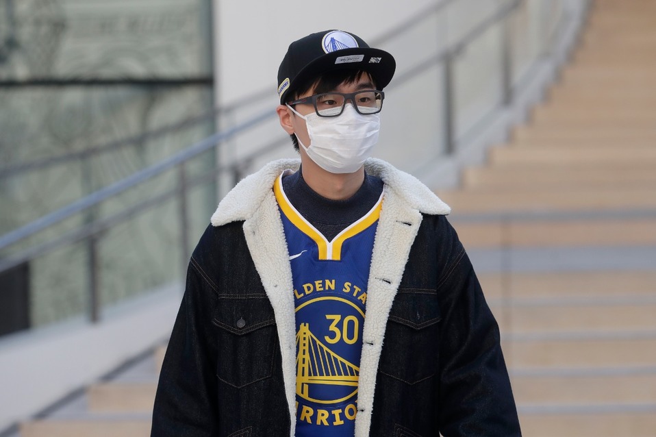 NBA, MLB, MLS y NHL cierran vestuarios por coronavirus (AP)
