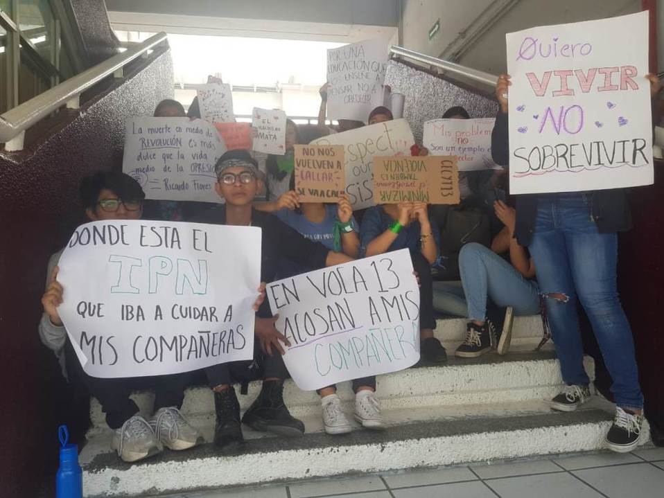 Alumnos de IPN protestaron dentro de CECyT 13 contra el acoso sexual. | Karla Guerrero