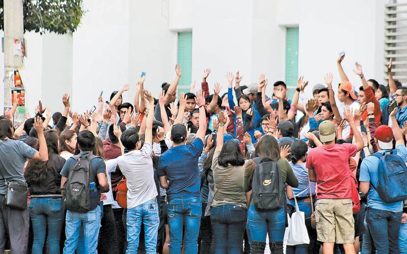 Estudiantes de la BUAP insisten en exigir mayor seguridad. (Andrés Lobato)