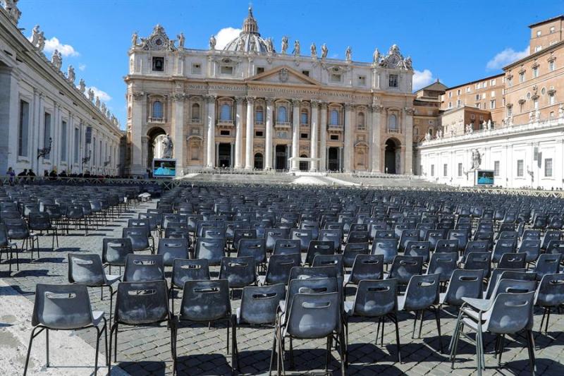 El gobierno de Italia también suspendió hasta el próximo 3 de abril todas las ceremonias religiosas. (EFE)
