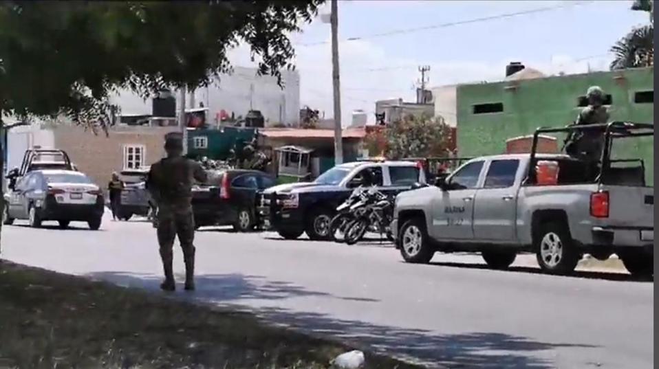 Los hombres fueron detenidos por elementos de la Policía Municipal y Estatal. (Fiscalía QRoo)