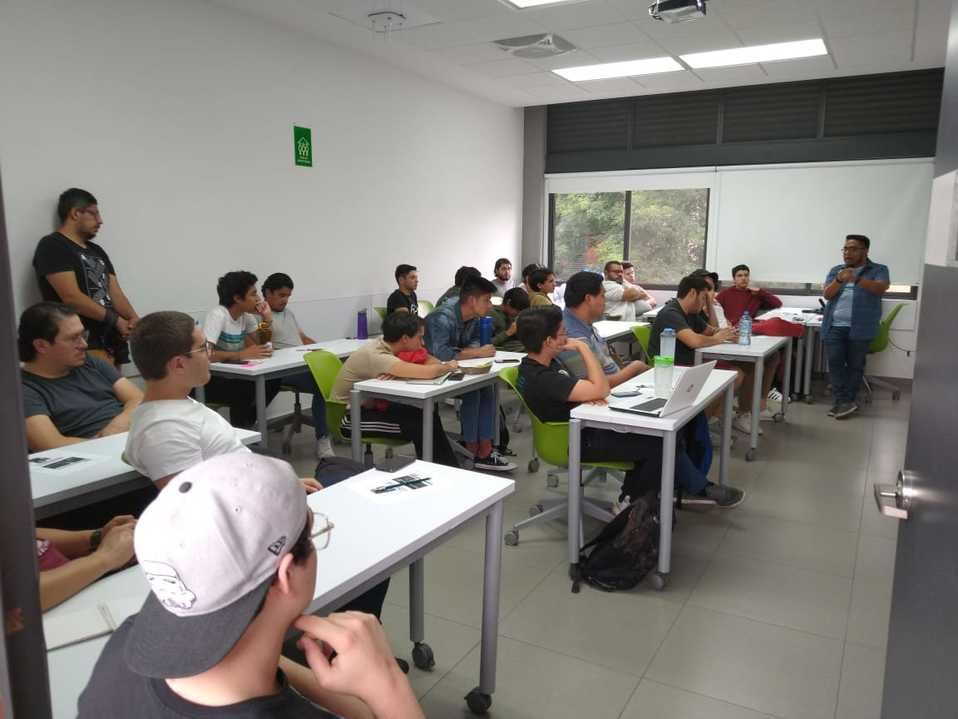 Así lució un salón de clases en el ITESO durante el 9 de marzo (Twitter @ITESO)