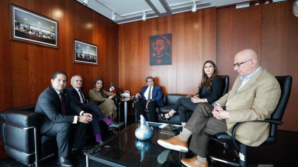 Ricardo Monreal junto a los coordinadores parlamentarios de los demás partidos. ( Twitter | @RicardoMonrealA)