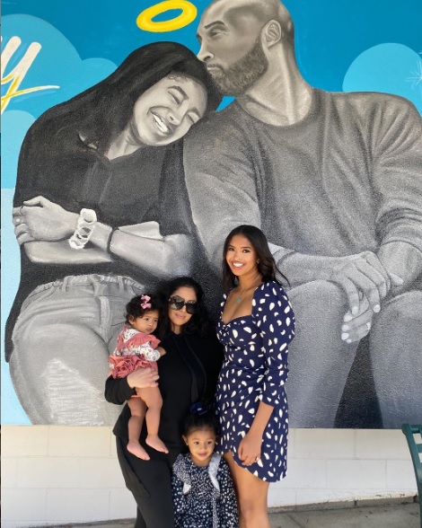 Vanessa Bryant rompe el luto en Instagram con foto de su familia completa. (Instagram)