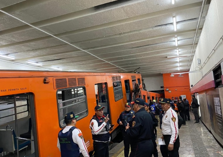 Choque de trenes en el Metro Tacubaya. (Foto: @CruzRoja_CDMX)