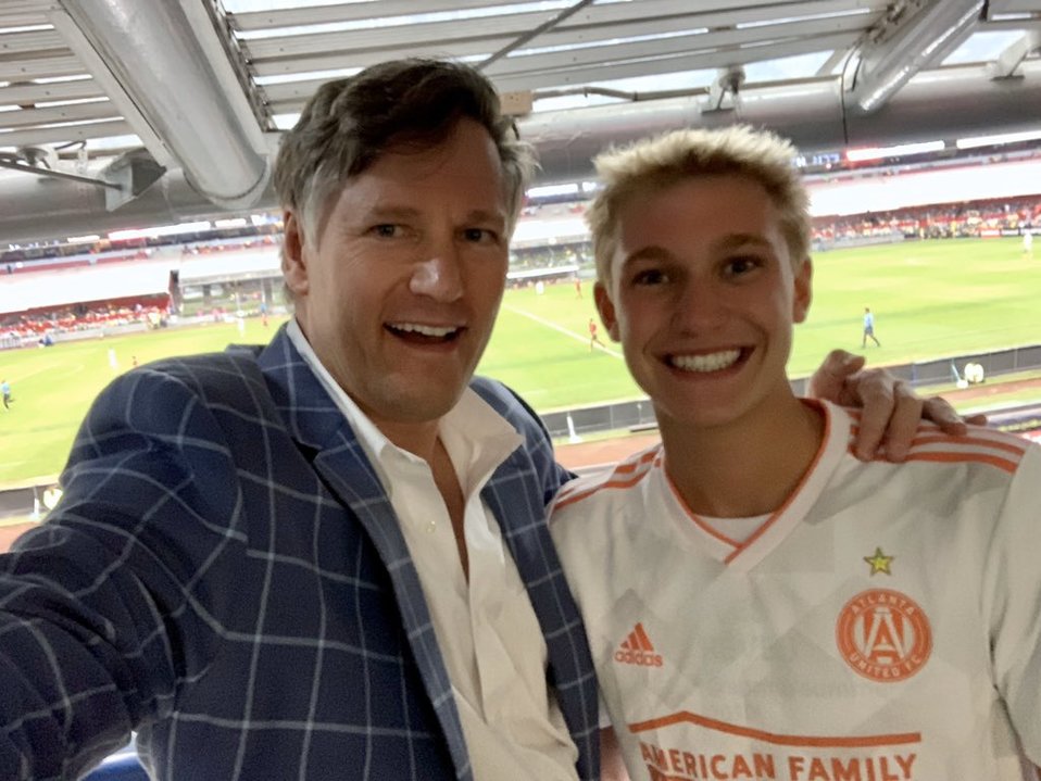 El embajador asistió al estadio para ver el partido. (Tomada de @USAmbMex)