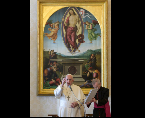 Francisco dedicó oraciones desde su biblioteca. (AP)