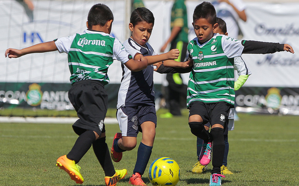 Niñas, niños y jóvenes de todo el país serán parte de la Copa Santos Peñoles en su décima edición. (Claudia Luévano)