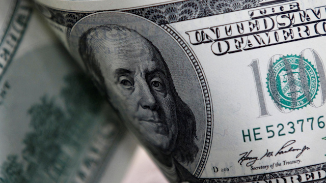 Dólar llega a los 21.86 pesos tras suspensión de vuelos a Europa de Trump