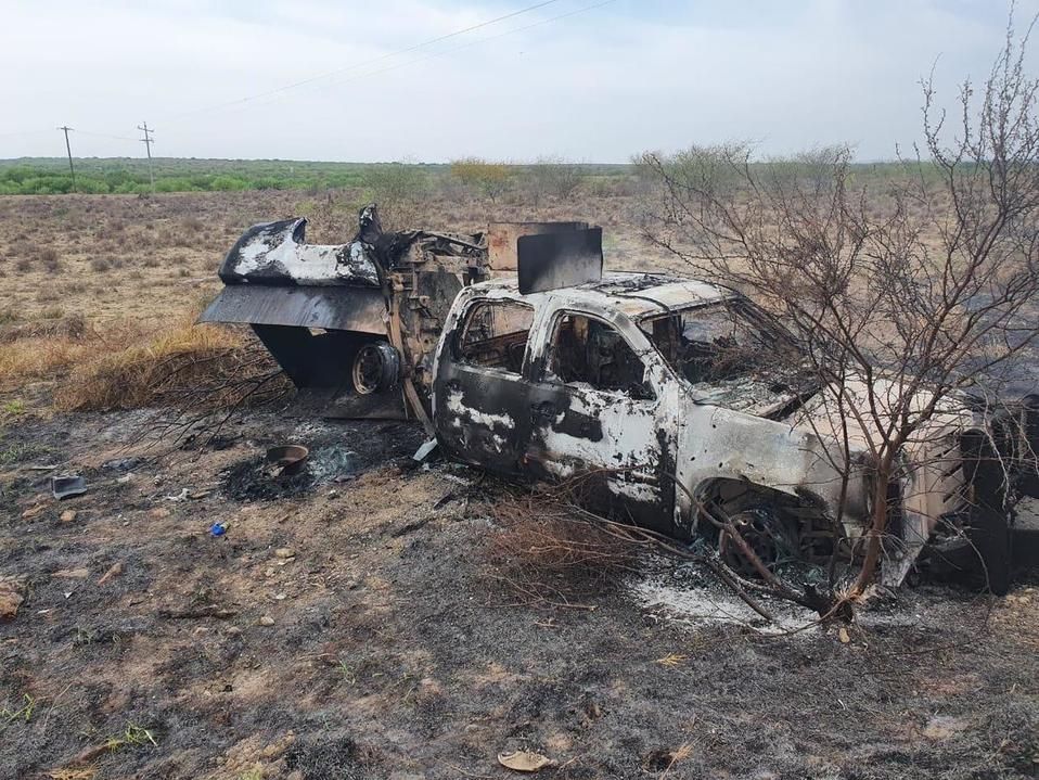 En la entrada a Santa Rosalía un vehículo quedó incendiando. Foto: Especial.
