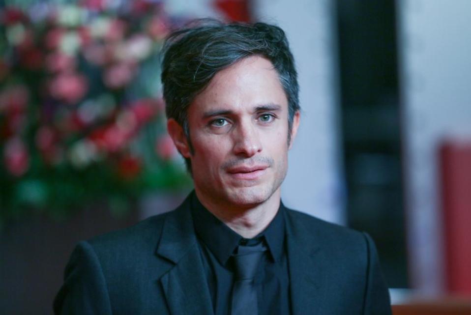 Gael García apoya al feminismo, cree que da nuevas posibilidades (Shutterstock).