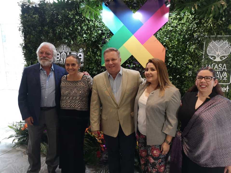 A la izquierda, Carlos Constandse, vicepresidente de Grupo Xcaret (Especial)