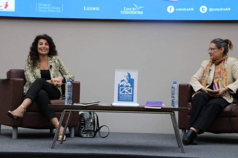 Joumana Haddad se presentó en la Sala Mayor del Tecnológico de Monterrey como parte de la Cátedra Alfonso Reyes. (Foto: Gustavo Mendoza)