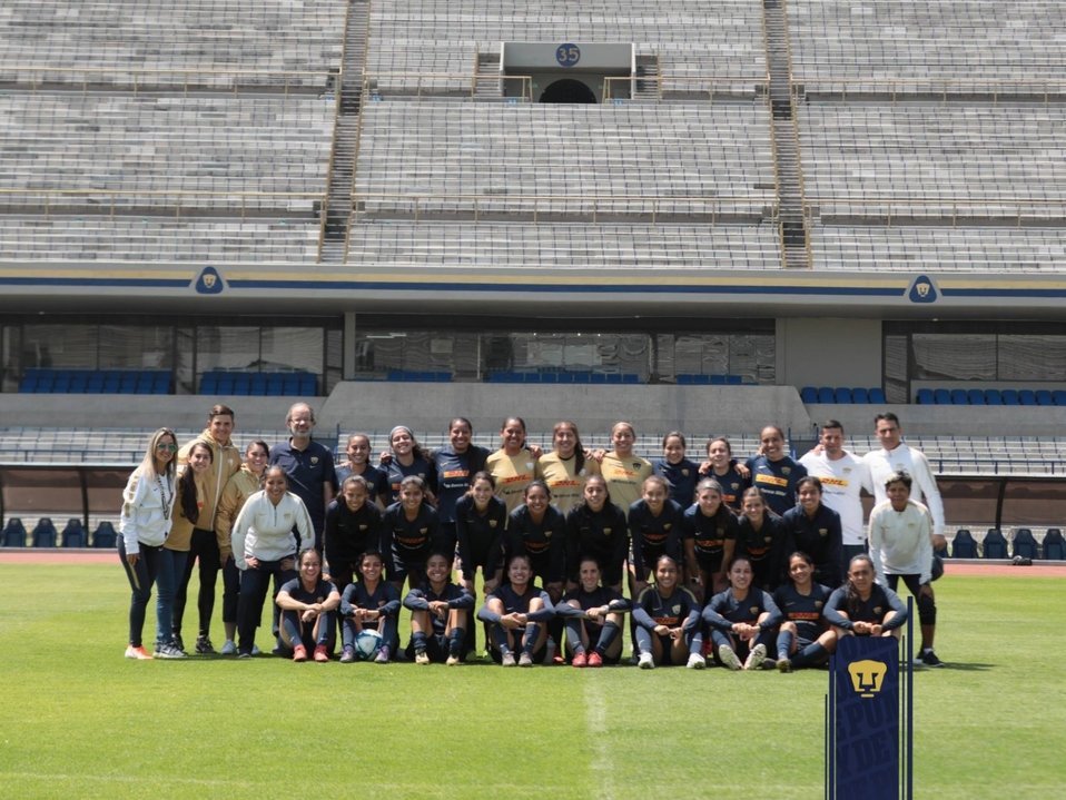 Pumas femenil entrena por primera vez en el Olímpico Universitario (Twitter)