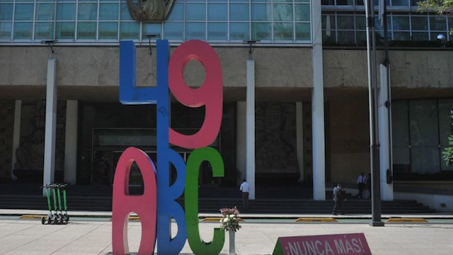 AMLO firma decreto que pensiona a víctimas de Guardería ABC