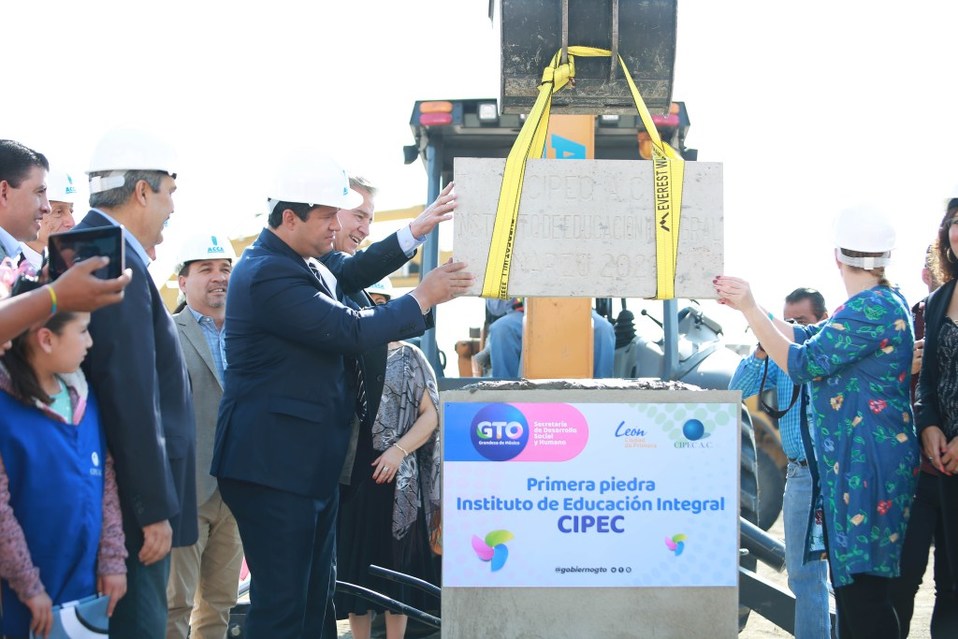 Arrancan construcción de Instituto de Educación Integral en León