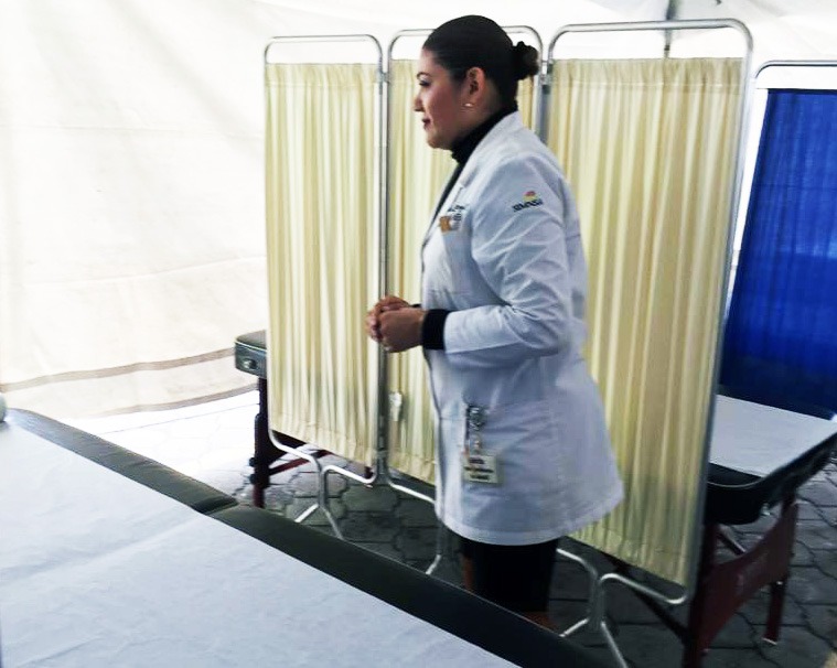 Médicos estarán tomando la temperatura a las personas que pasen por el módulo. (Said Betanzos)