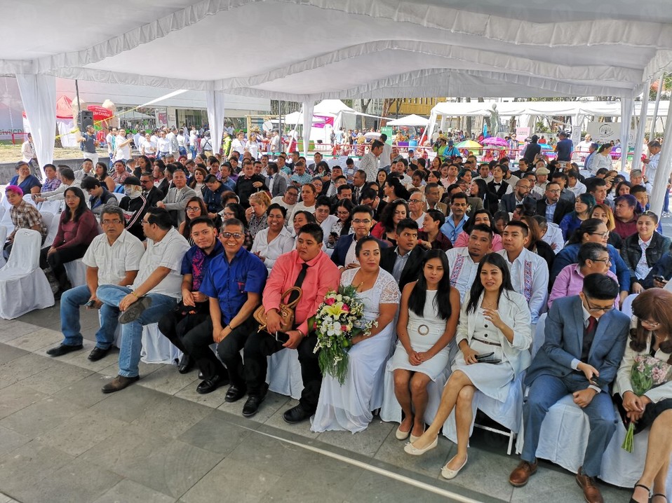 Las bodas igualitarias se realizaron al mediodía de este sábado. (Especial)