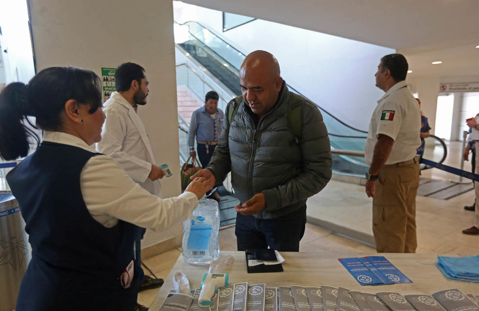 Filtro sanitario en el aeropuerto de Guadalajara como medida ante coronavirus (Fernando Carranza)