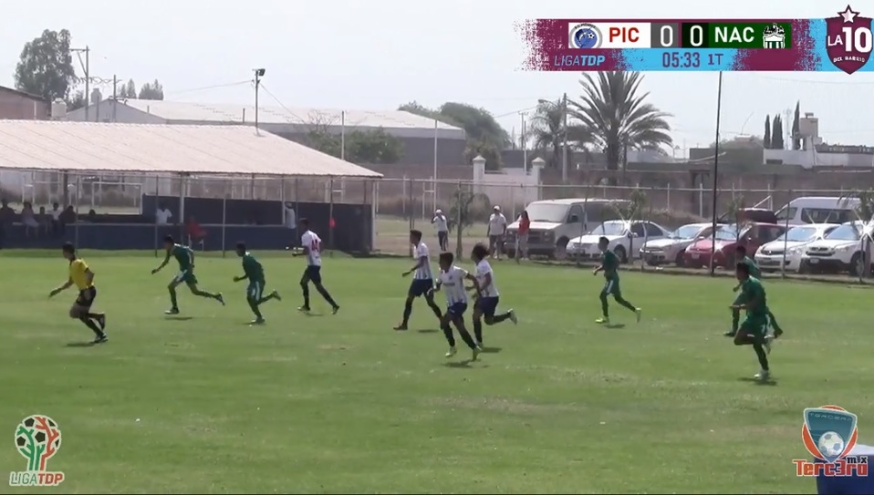 Italianos disfrutan partidos de Tercera División de México a falta de Serie A (Facebook @ladiezdelbarrio)