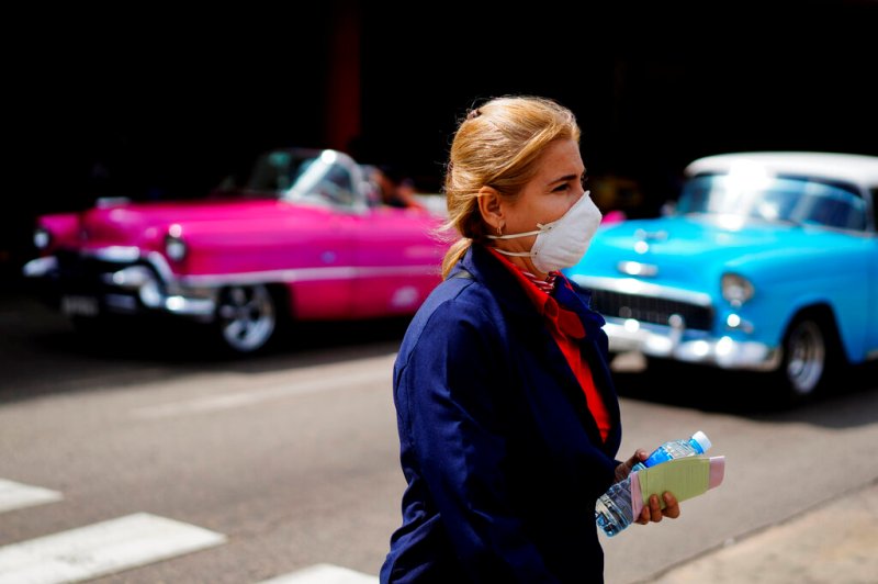 La isla sigue tomando medidas contra la pandemia. (AP)