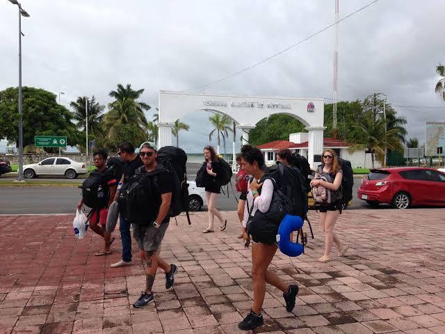 Los turistas desembarcaron en Chetumal, donde descartaron posibles casos de coronavirus. (Alejandro Vázquez)