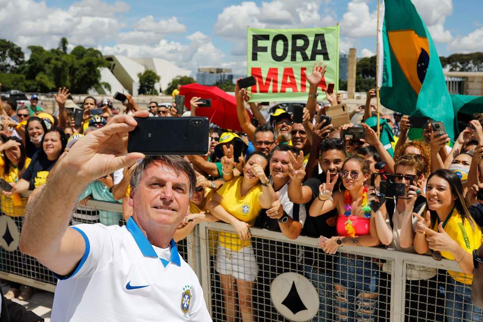 Bolsonaro critica suspensión de partidos en Brasil por coronavirus (AFP)