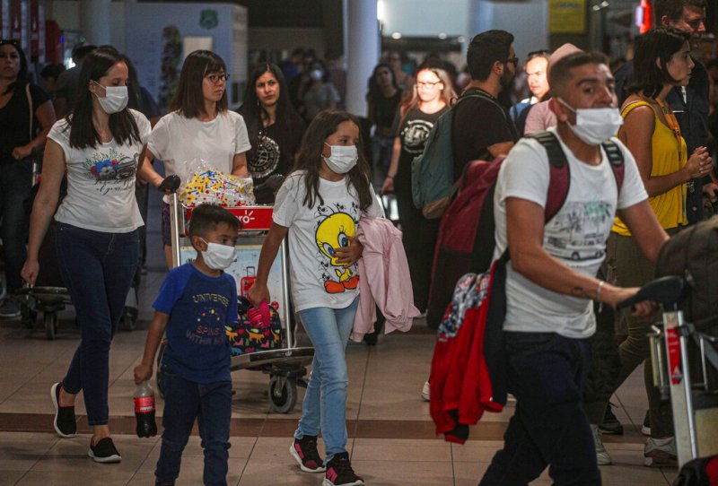 El país decidió tomar la medida ante el avance de la epidemia. (AP)