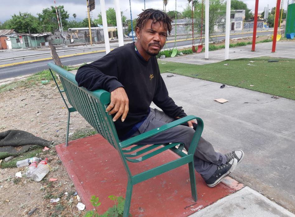 Héctor es originario de Honduras y vive en las calles en Nuevo León, desconoce del nuevo virus.