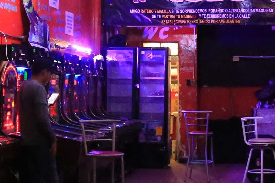 Mini casinos inundan el Centro Histórico. (Andrés Lobato)