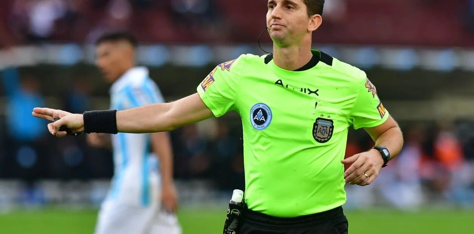 Nicolás Lamolina árbitro afectado por posible contagio de coronavirus ( Marcelo Carroll / Clarín Deportes)