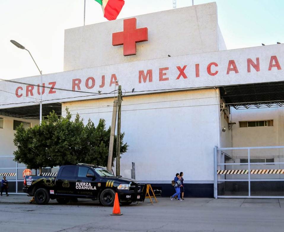 El hombre murió camino al hospital. Mientras recibía atención médica dio sus datos personales y señaló que un camión lo atropelló. (Especial)