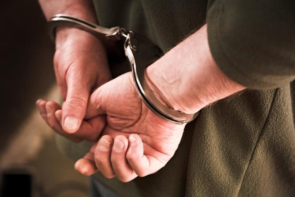 Dos hombres fueron detenidos por extorsionar a locatarios en inmediaciones de Metro Tacubaya | Especial