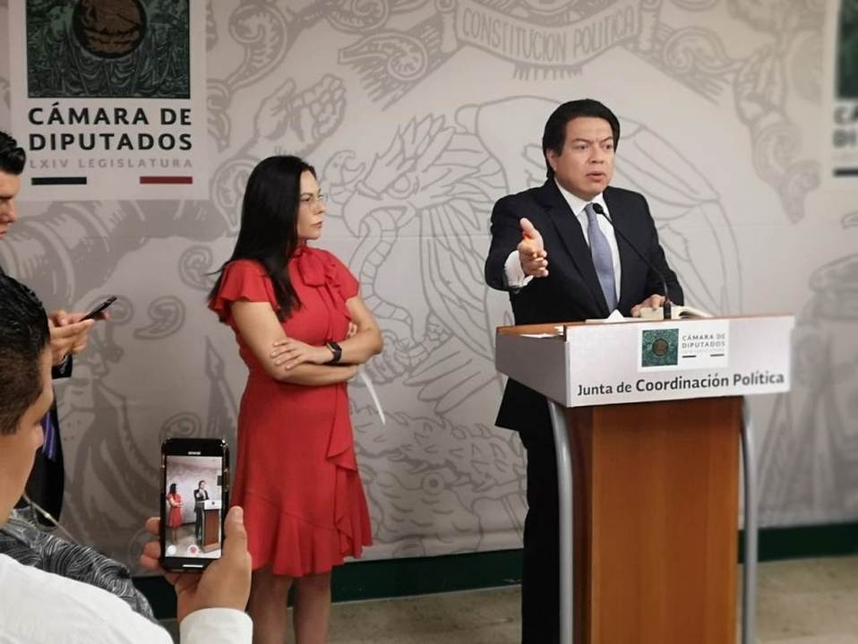 Mario Delgado, coordinador de los diputados morenistas, y Laura Rojas, presidenta de la Mesa Directiva de San Lázaro. (Especial)