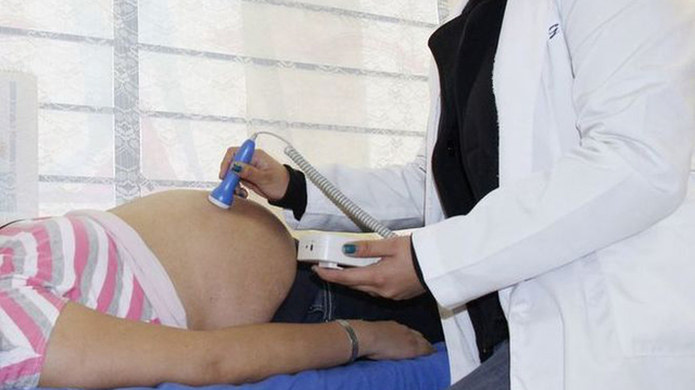 ¿Mujeres embarazadas pueden transmitir Covid-19 al feto?