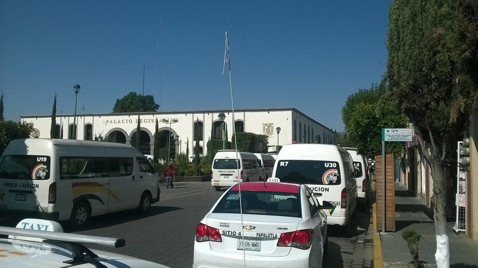 Transportistas reconocen la afectación económica que se aproxima ante la cancelación de actividades masivas y de clases en instituciones educativas. (