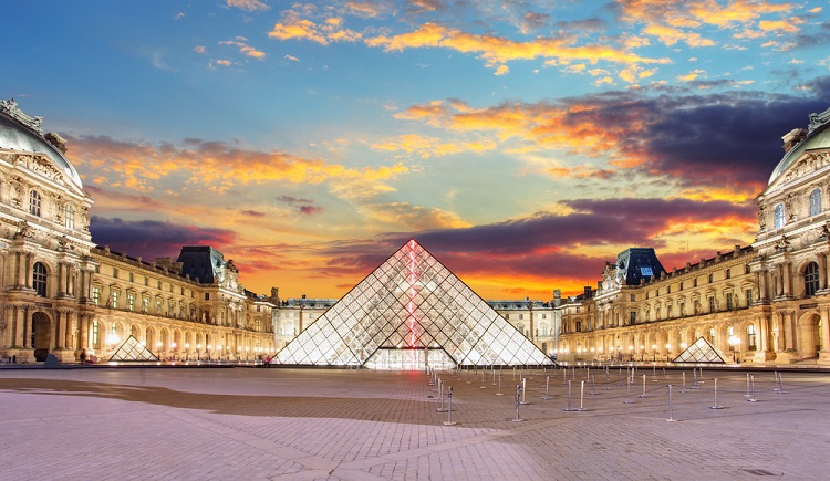 Museo Louvre, en Paris, ofrece visitas virtuales (Shutterstock)