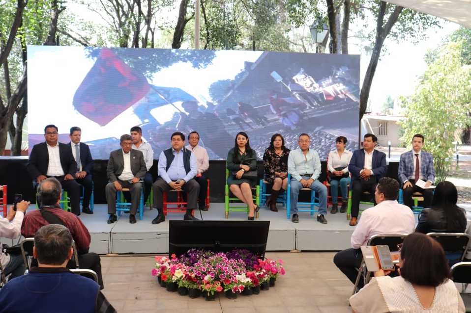 Presentación del servicio "Xochi Whats", herramienta que brinda servicios de la alcaldía sin salir de casa. (Especial)