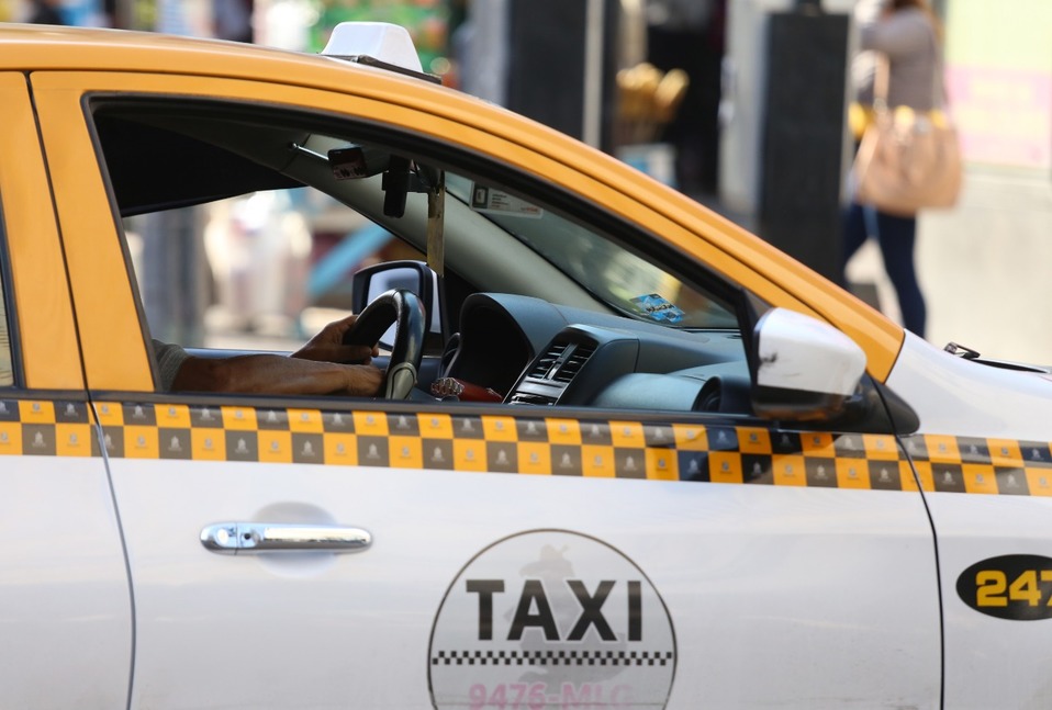 Noé Chávez pidió a los prestadores de servicio de transporte público brindar el servicio con las ventanas abiertas. Foto: Jorge López