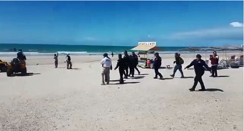Las playas fueron desalojadas por fuerzas de seguridad. (Gabriela Medina)