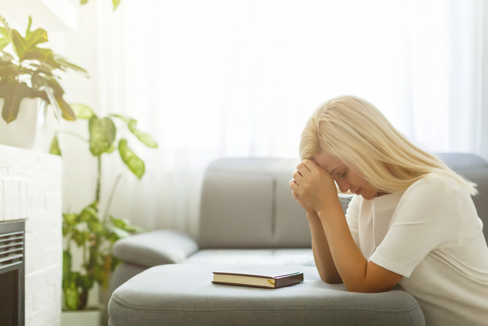 También recomendó seguir las posturas que se realizan en la iglesia para cada parte de la misa.