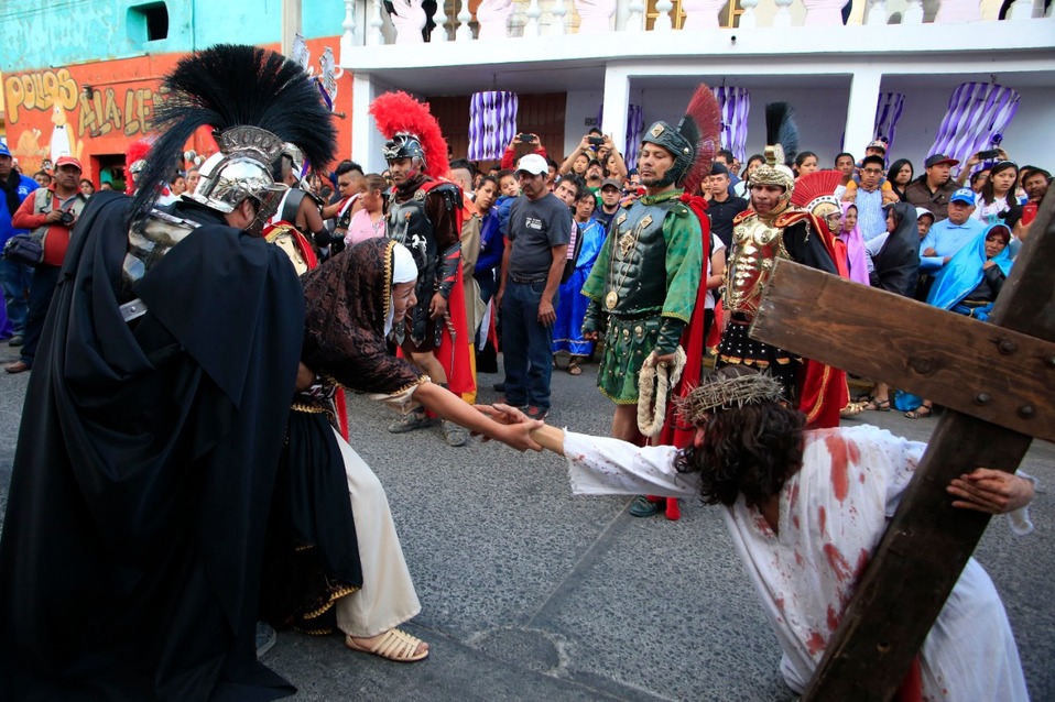 Representación de la Pasión de Cristo en la colonia Romero Vargas, es suspendida por Coronavirus. (Andrés Lobato/Archivo)