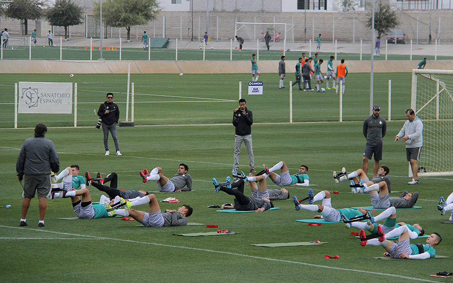Santos entrenando. (Manuel Guadarrama)