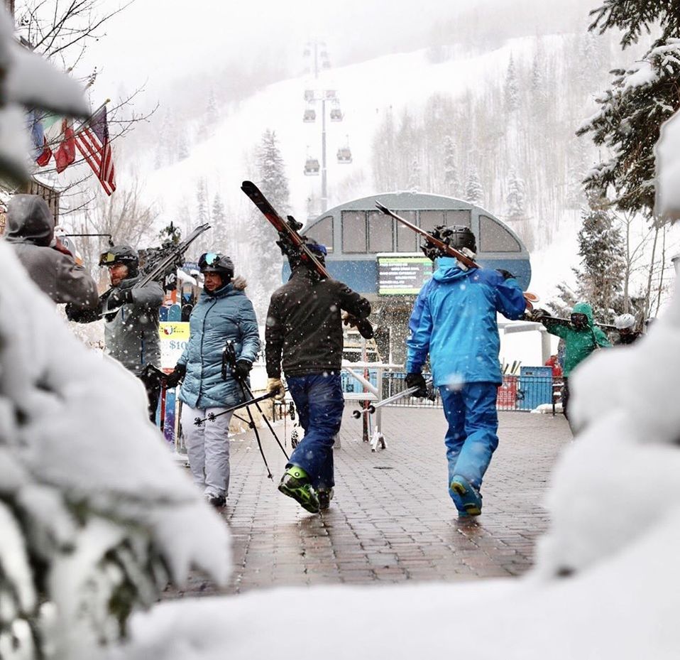 En Vail, empresarios mexicanos han encontrado un espacio perfecto para esquiar y descansar. (Especial)