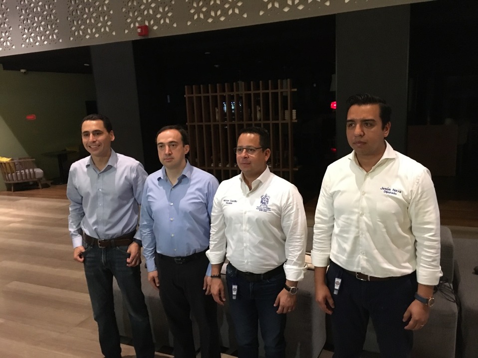 El alcalde Héctor Castillo en rueda de prensa con los diputados panistas locales y federal, Jesús Nava, Luis Susarrey y Hernán Salinas.