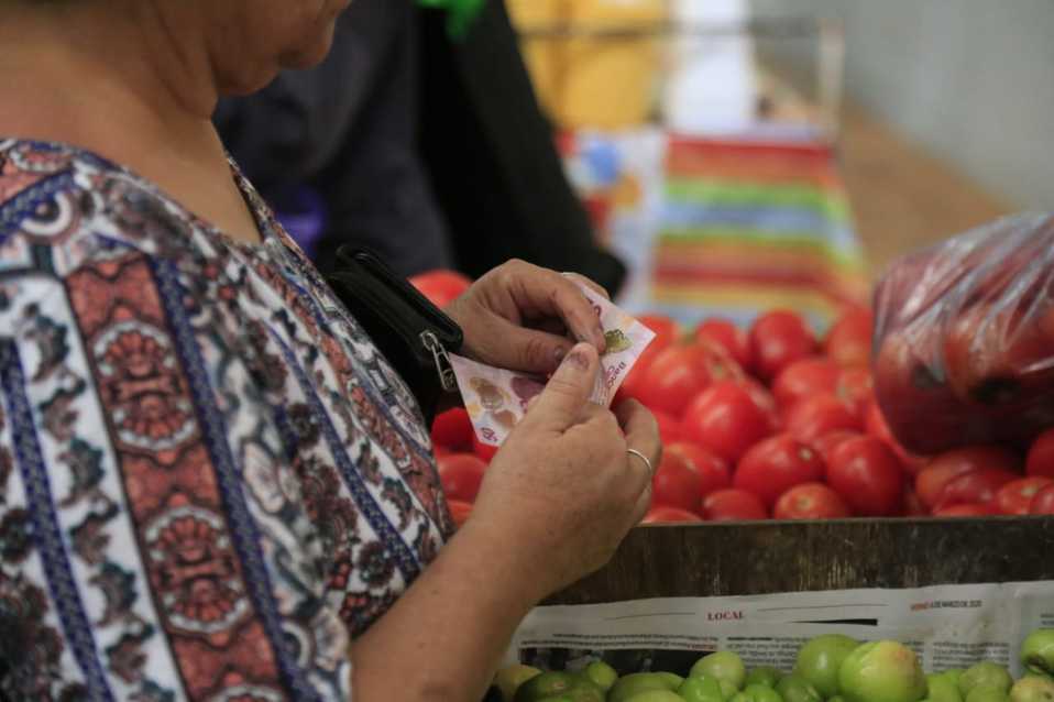 Baja hasta 60% afluencia de clientes en los mercados. (Andrés Lobato)