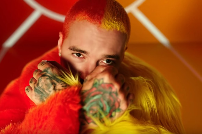 J Balvin estrena Colores; esto es lo que significa. (Captura)