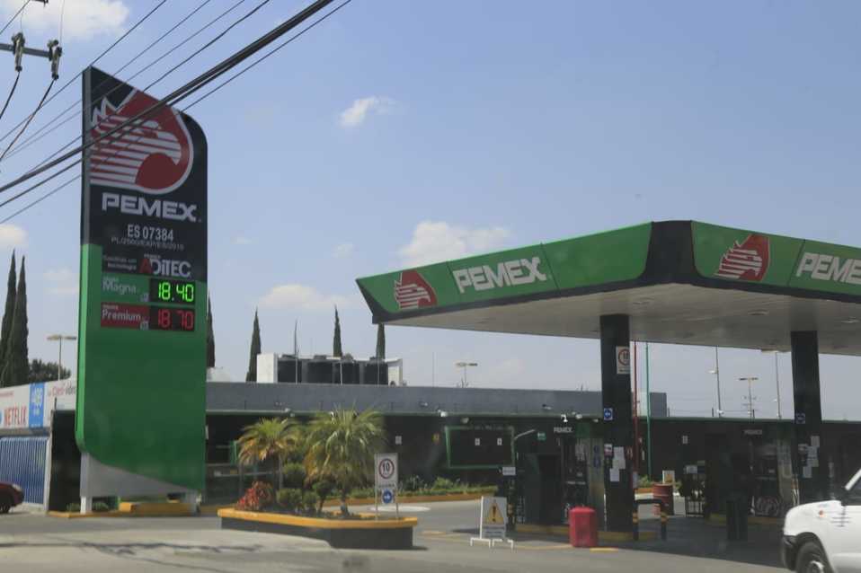 Una gasolinera de Pemex. (Andrés Lobato)
