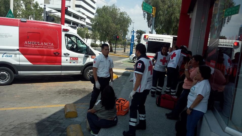 Por ataque de abejas, cierran vialidad en Vasco de Quiroga y Avenida el Niño. Especial.